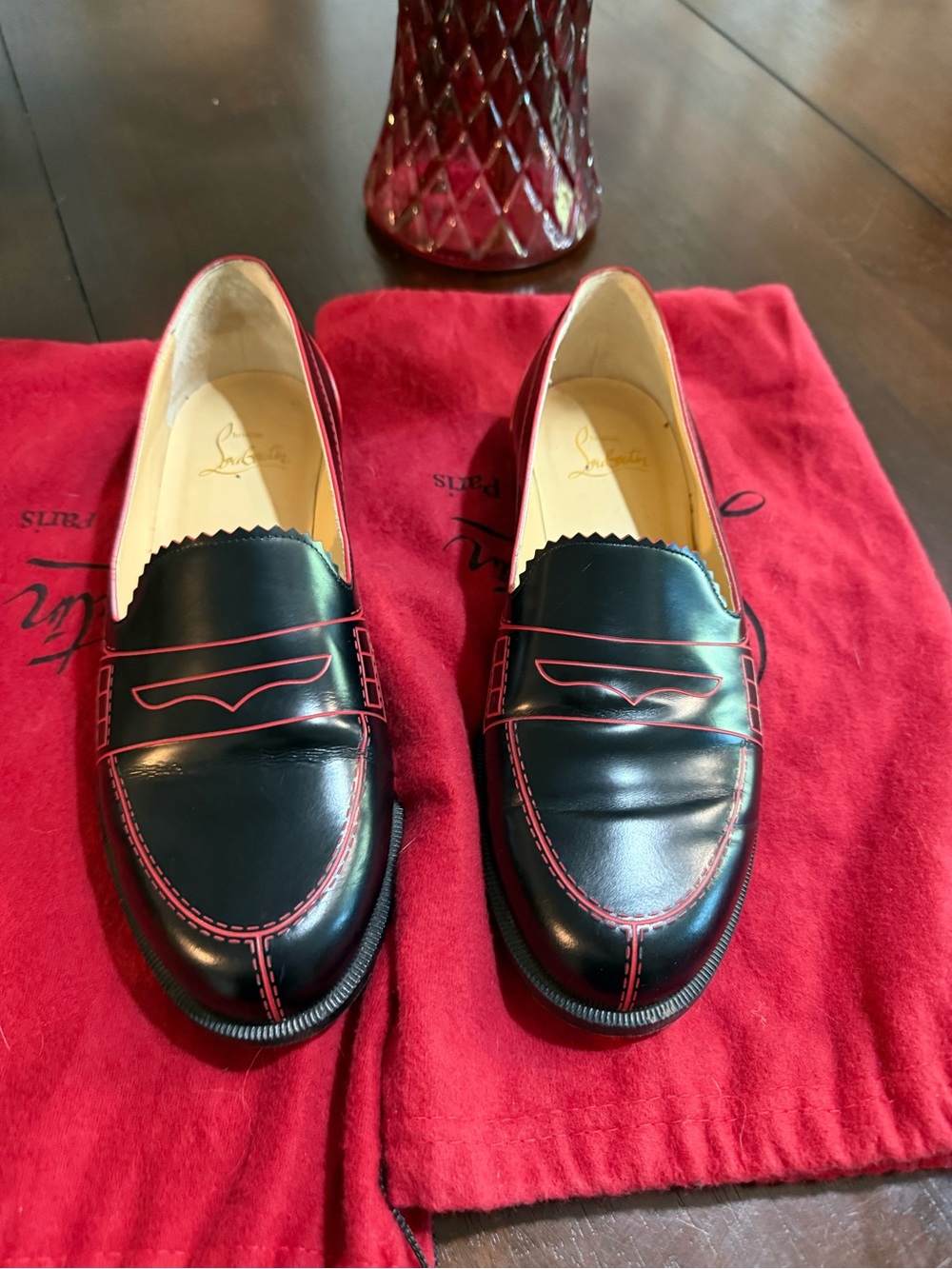 Christian Louboutin Mocalaureat Leather Loafers black with red piping